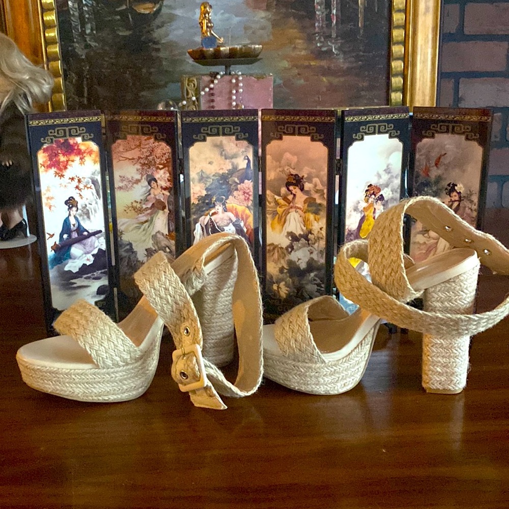 Size 6 brand new wrap up ankle sandal